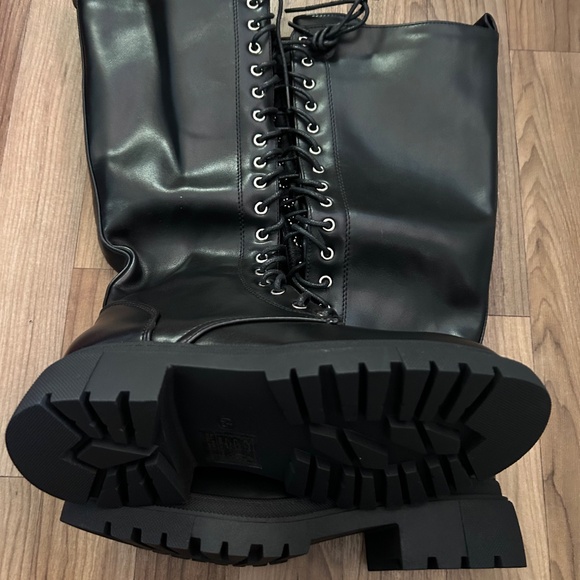 Brand new with box combat boots - Picture 3 of 4